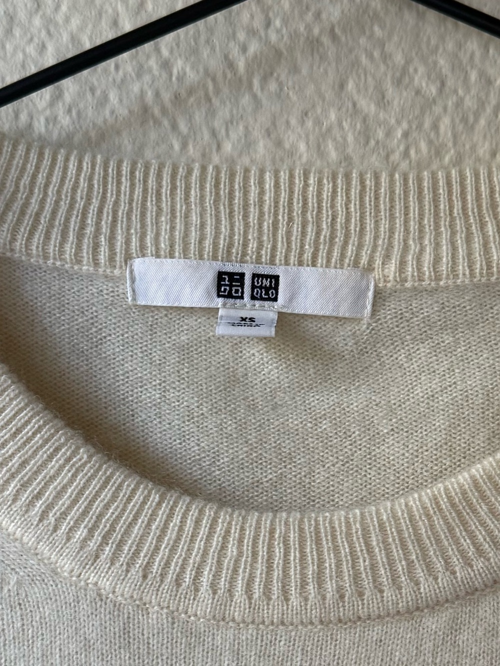 Uniqlo 100% cashmere Cream Crew Neck Sweater - Picture 11 of 11